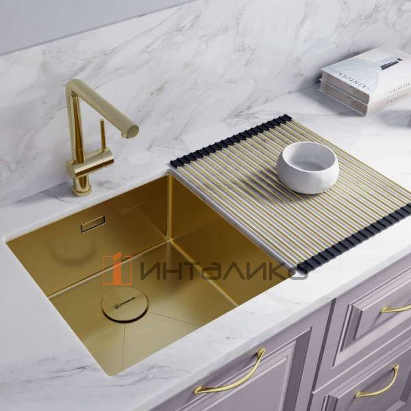 Смеситель Omoikiri AKASHI-S однорычажный, с выдвижным шлангом, светлое золото – 5